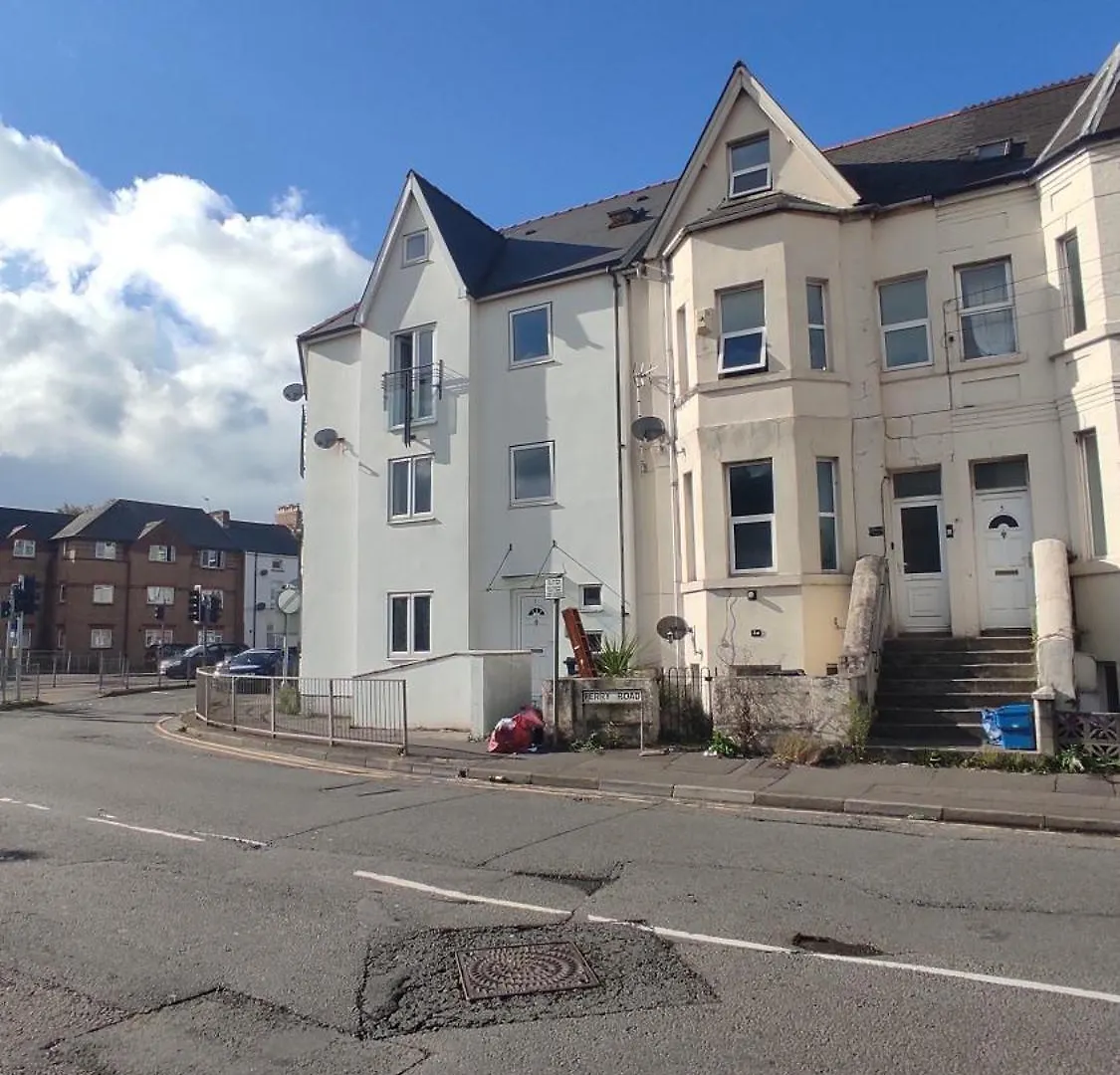 Casa Jimenez - Close To Town With Shared Bathroom Cardiff