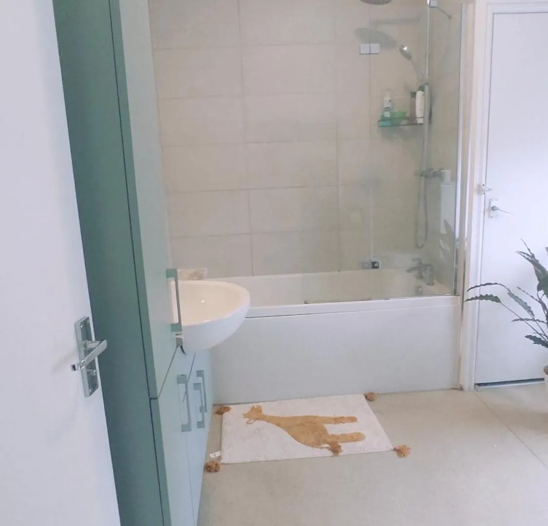 Casa Jimenez - Close To Town With Shared Bathroom Cardiff Guest house