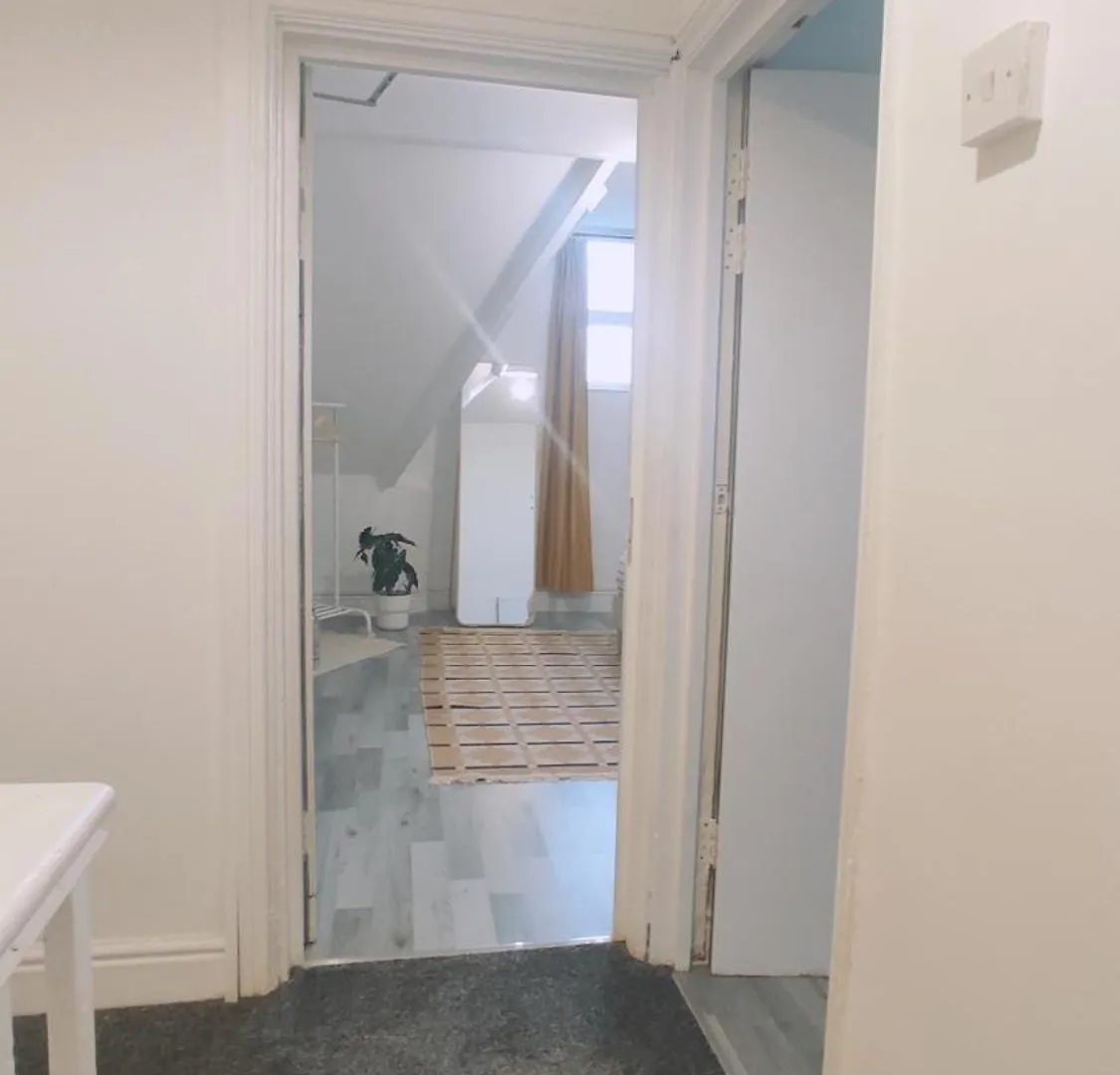 Casa Jimenez - Close To Town With Shared Bathroom Cardiff Guest house